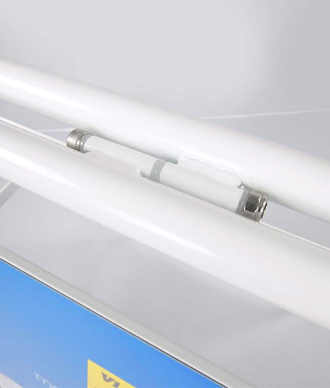 Gatebukk standard 50x70 cm aluminium hvit markedsmateriell