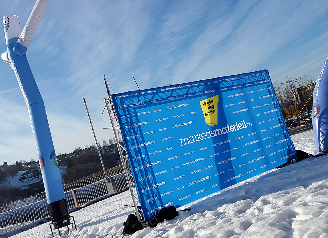 Pressevegg og fotovegg med logobakgrunn – ulike typer fra Markedsmateriell.no