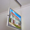 Plakat display led wire oppheng system fra Markedsmateriell