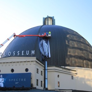Montering banner storformat Star Wars på Collusseum Kino i Oslo av Markedsmateriell.no