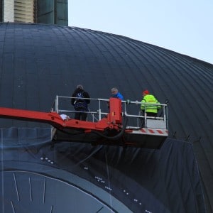 Montering banner storformat Star Wars på Collusseum Kino i Oslo av Markedsmateriell.no
