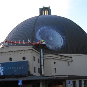 Montering banner storformat Star Wars på Collusseum Kino i Oslo av Markedsmateriell.no