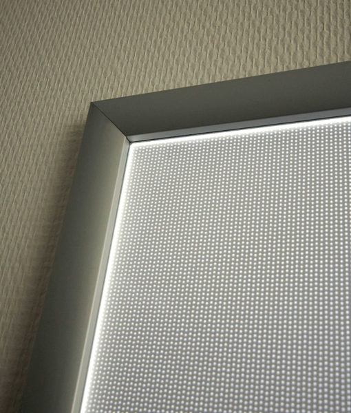 Plakatramme med LED lys 70x100 cm for innendørs bruk.